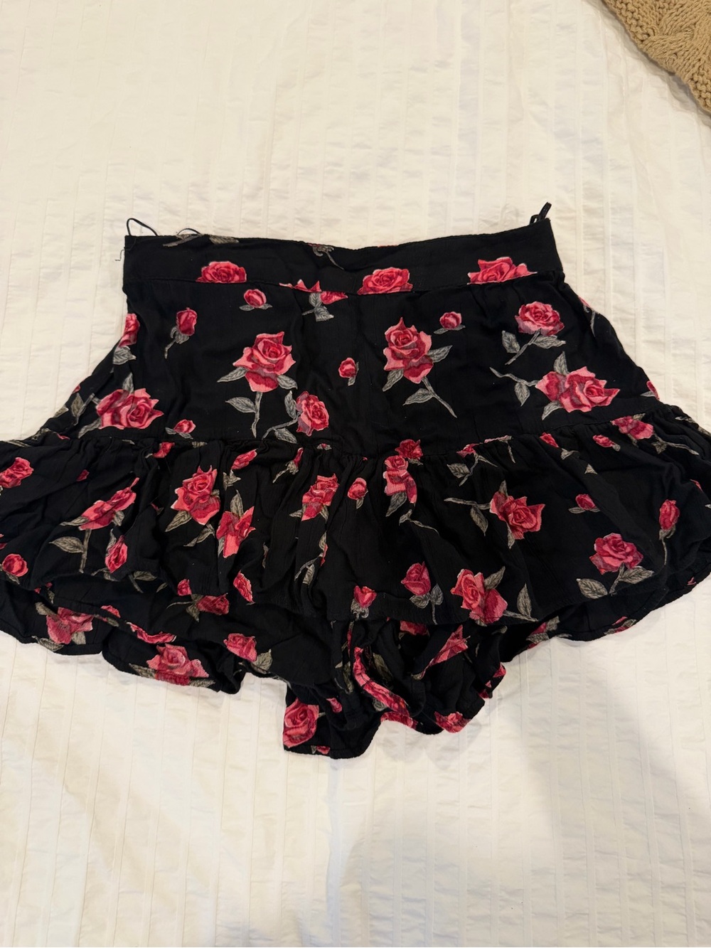 Black floral skort size Small - Picture 1 of 4